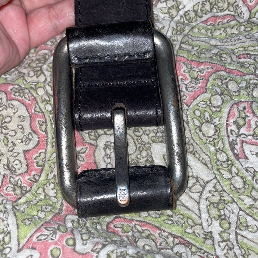 Gap brown, leather belt, distressed silver buckle size 40 - Picture 2 of 7